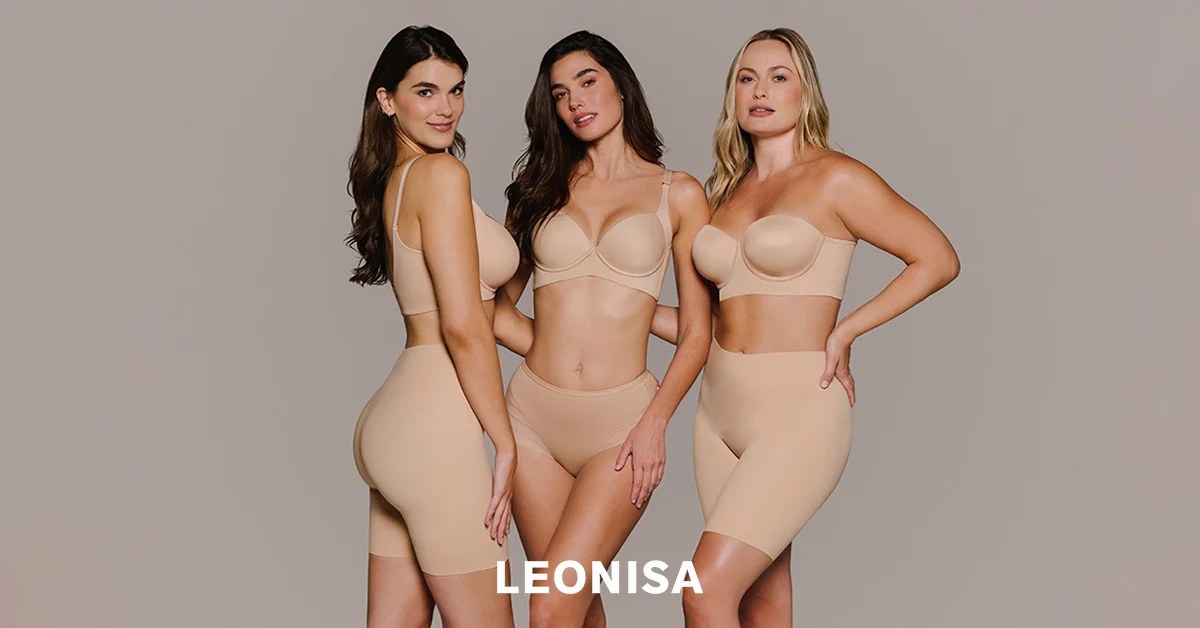 Ba người mẫu Leonisa mặc đồ lót và đồ định hình tông nude